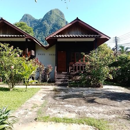 Lattanavongsa Guesthouse And Bungalows Muang Ngoi Exterior photo