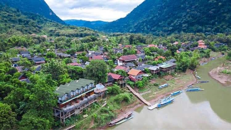 Lattanavongsa Guesthouse And Bungalows Muang Ngoi Exterior photo