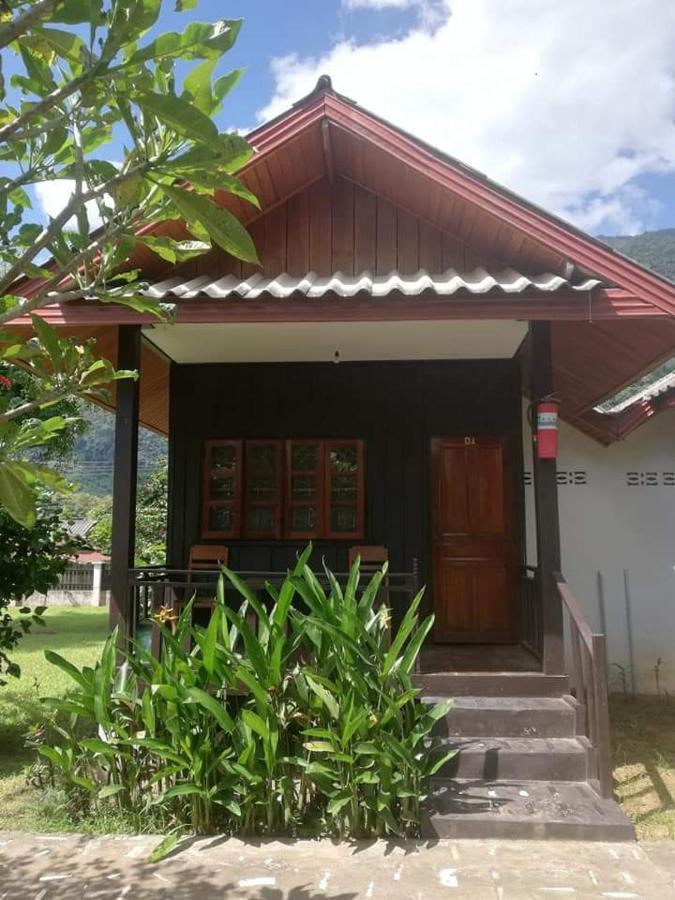Lattanavongsa Guesthouse And Bungalows Muang Ngoi Exterior photo
