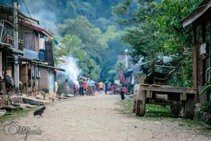 Lattanavongsa Guesthouse And Bungalows Muang Ngoi Exterior photo