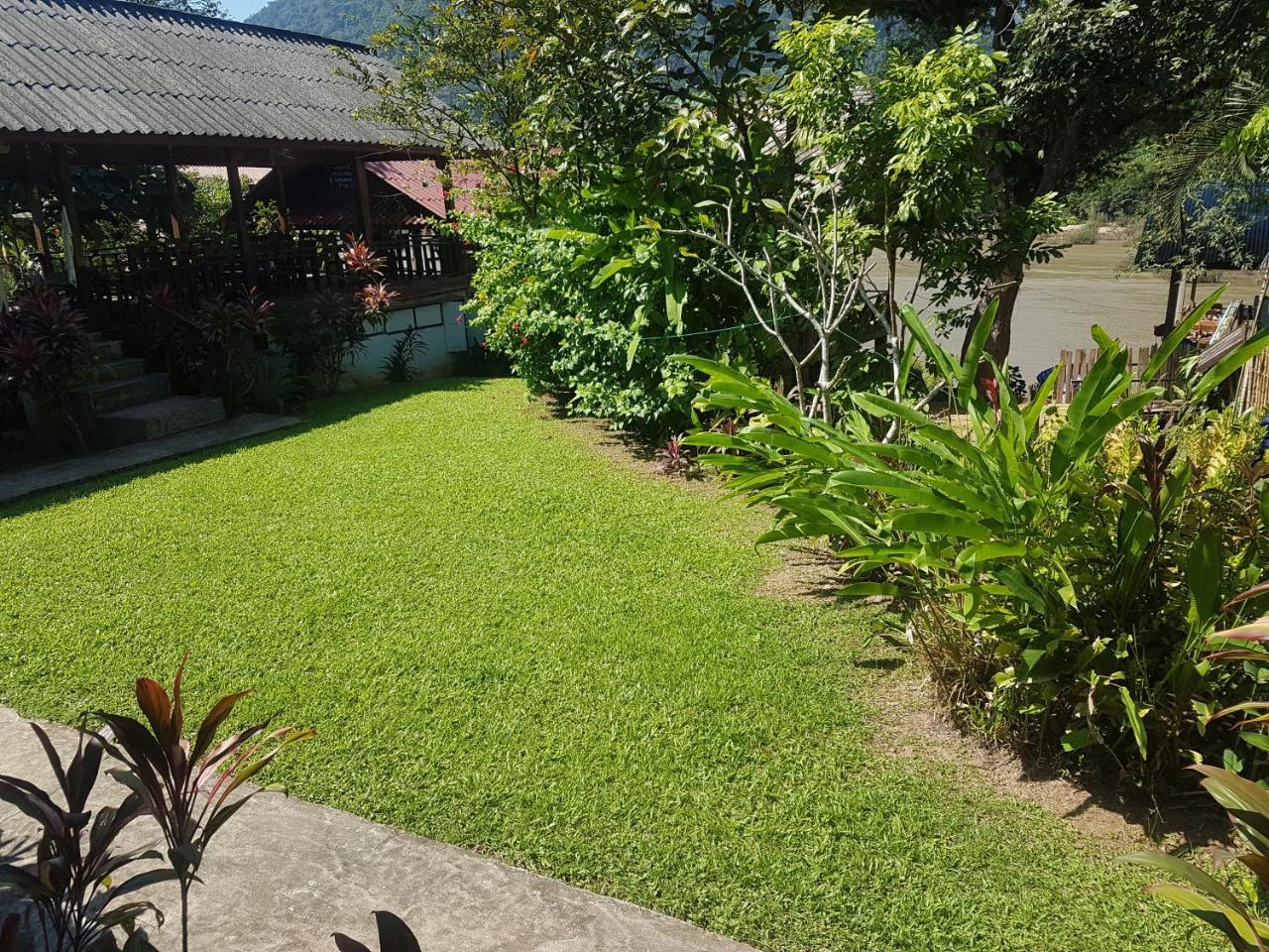 Lattanavongsa Guesthouse And Bungalows Muang Ngoi Exterior photo