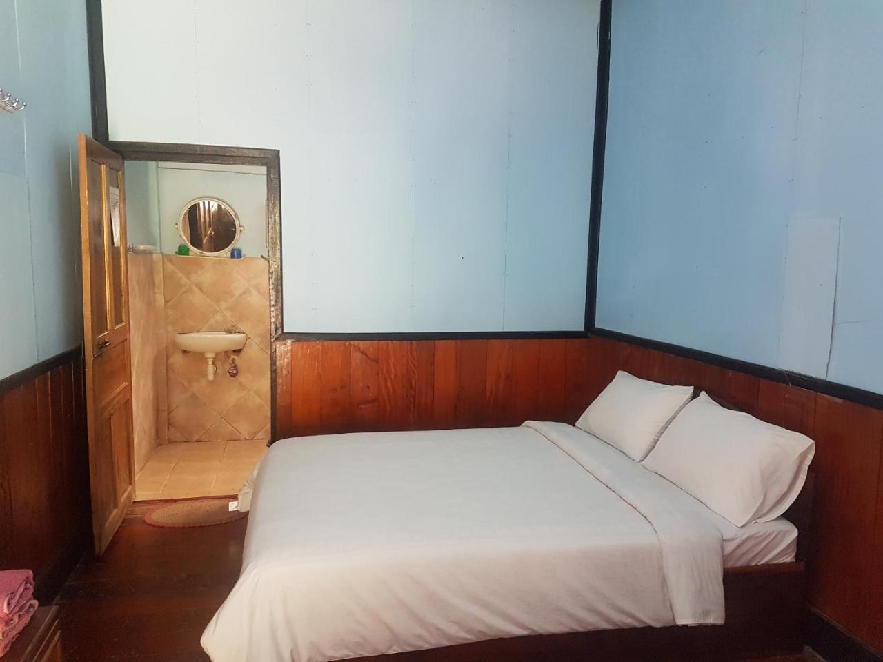 Lattanavongsa Guesthouse And Bungalows Muang Ngoi Exterior photo