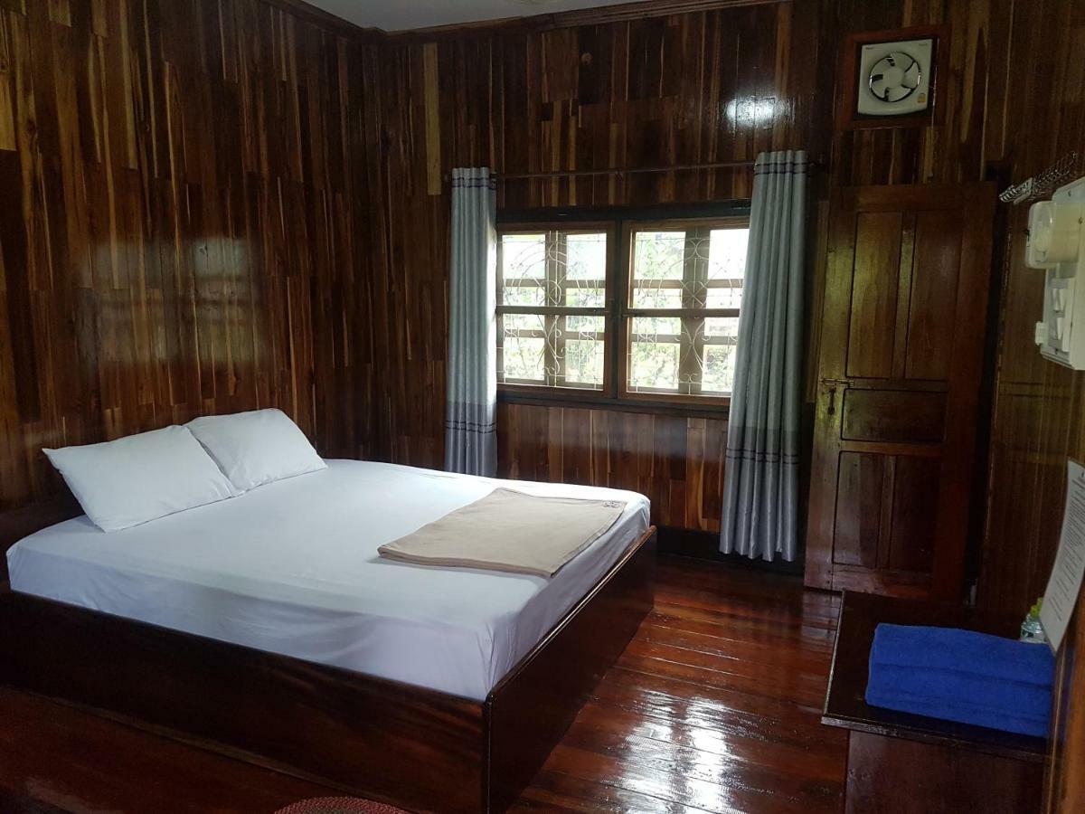 Lattanavongsa Guesthouse And Bungalows Muang Ngoi Exterior photo