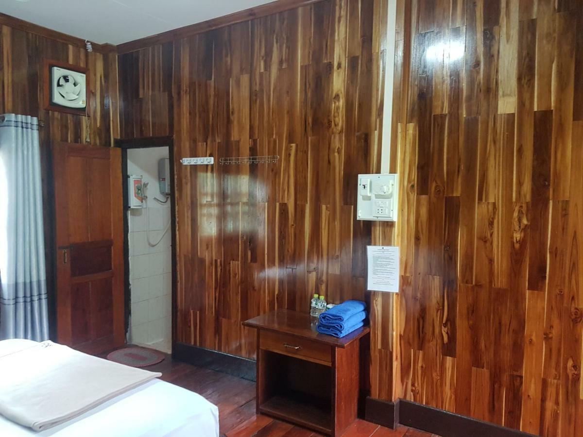 Lattanavongsa Guesthouse And Bungalows Muang Ngoi Exterior photo