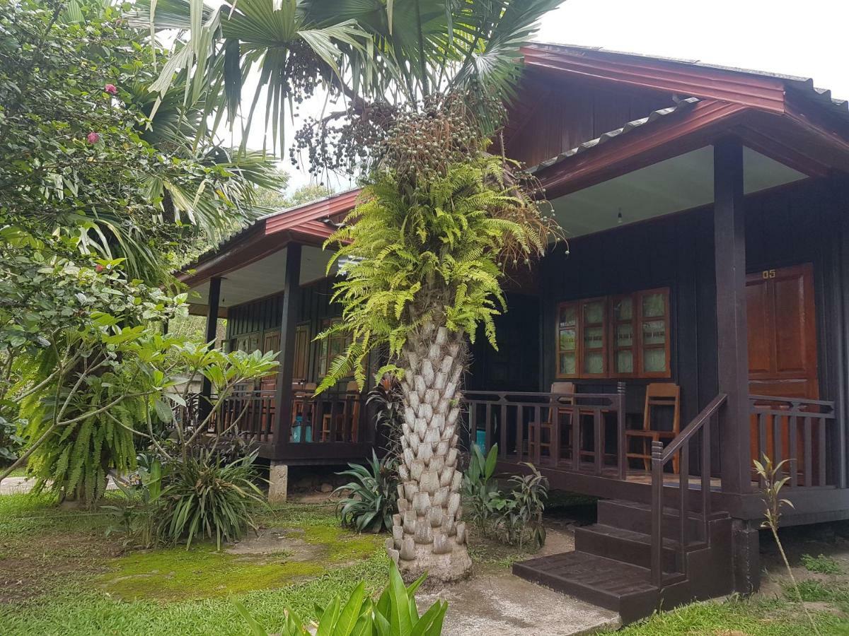 Lattanavongsa Guesthouse And Bungalows Muang Ngoi Exterior photo