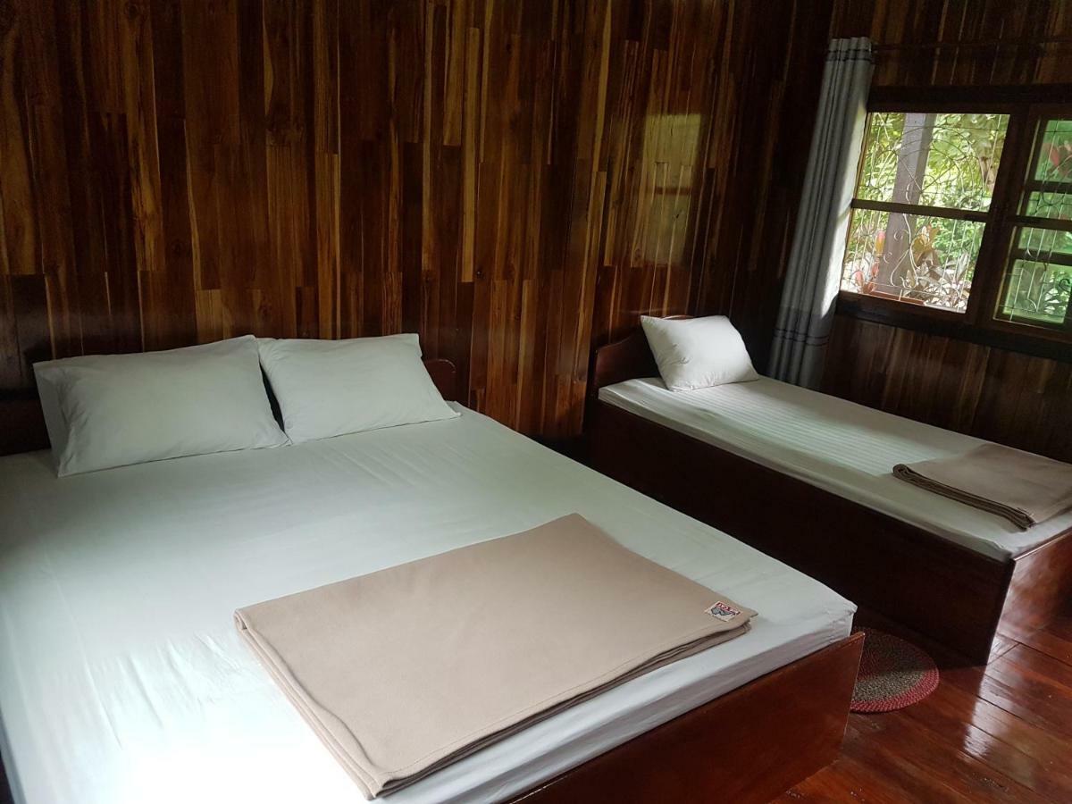Lattanavongsa Guesthouse And Bungalows Muang Ngoi Exterior photo